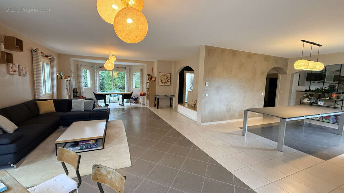 Maison à NEAUPHLE-LE-VIEUX