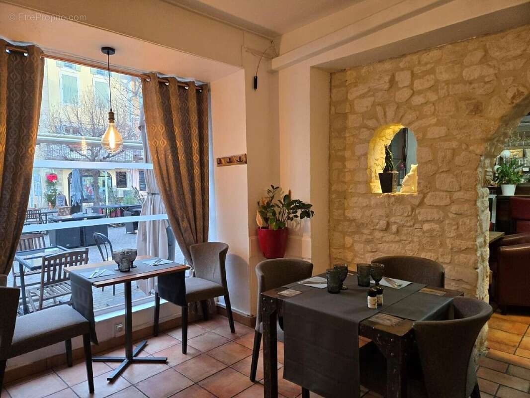 Commerce à SAINT-PAUL-TROIS-CHATEAUX