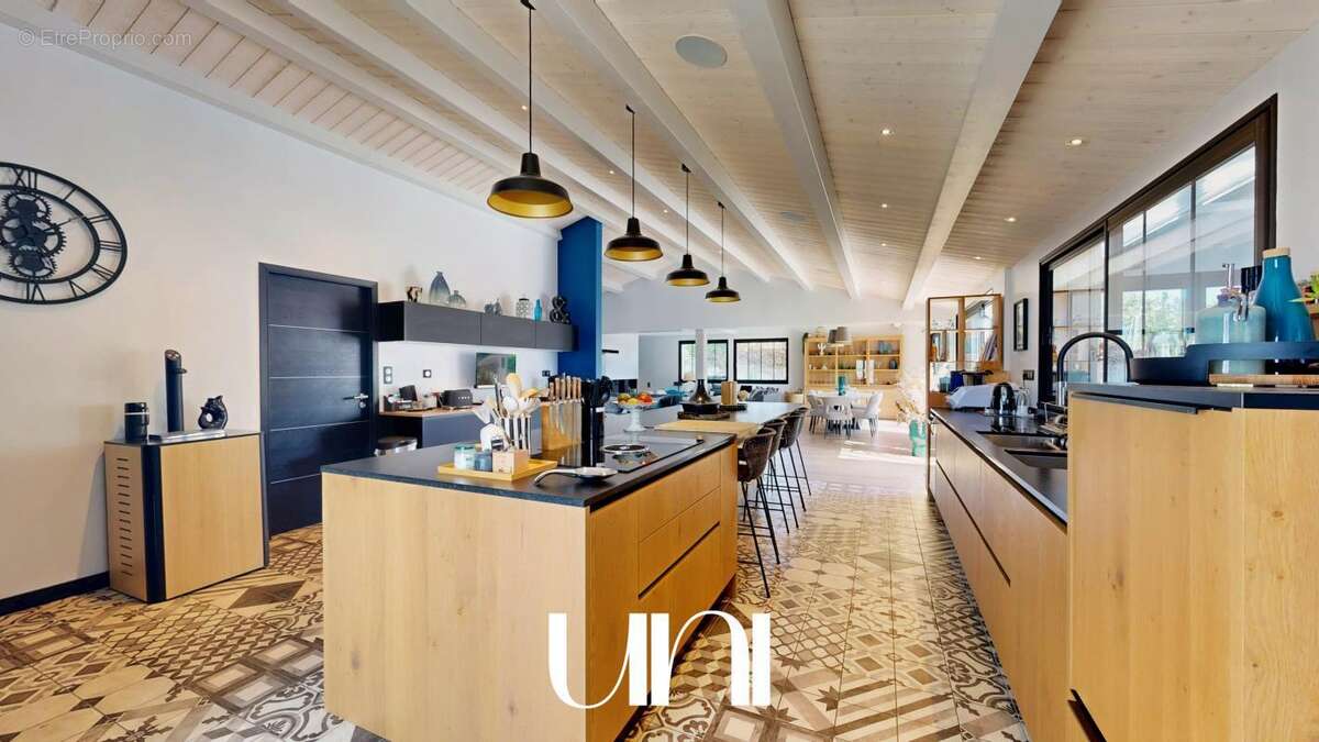 Maison 5 pièces de 277 m2 avec piscine et dépendance - Le-Bois-Plage-en-Ré - photo 6