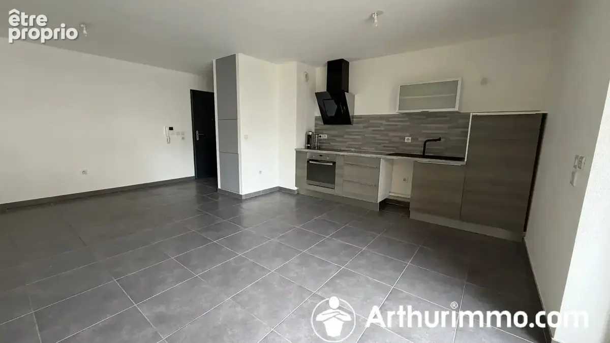 Montbéliard – Appartement T2 récent avec grande terrasse et parking couvert - photo 7