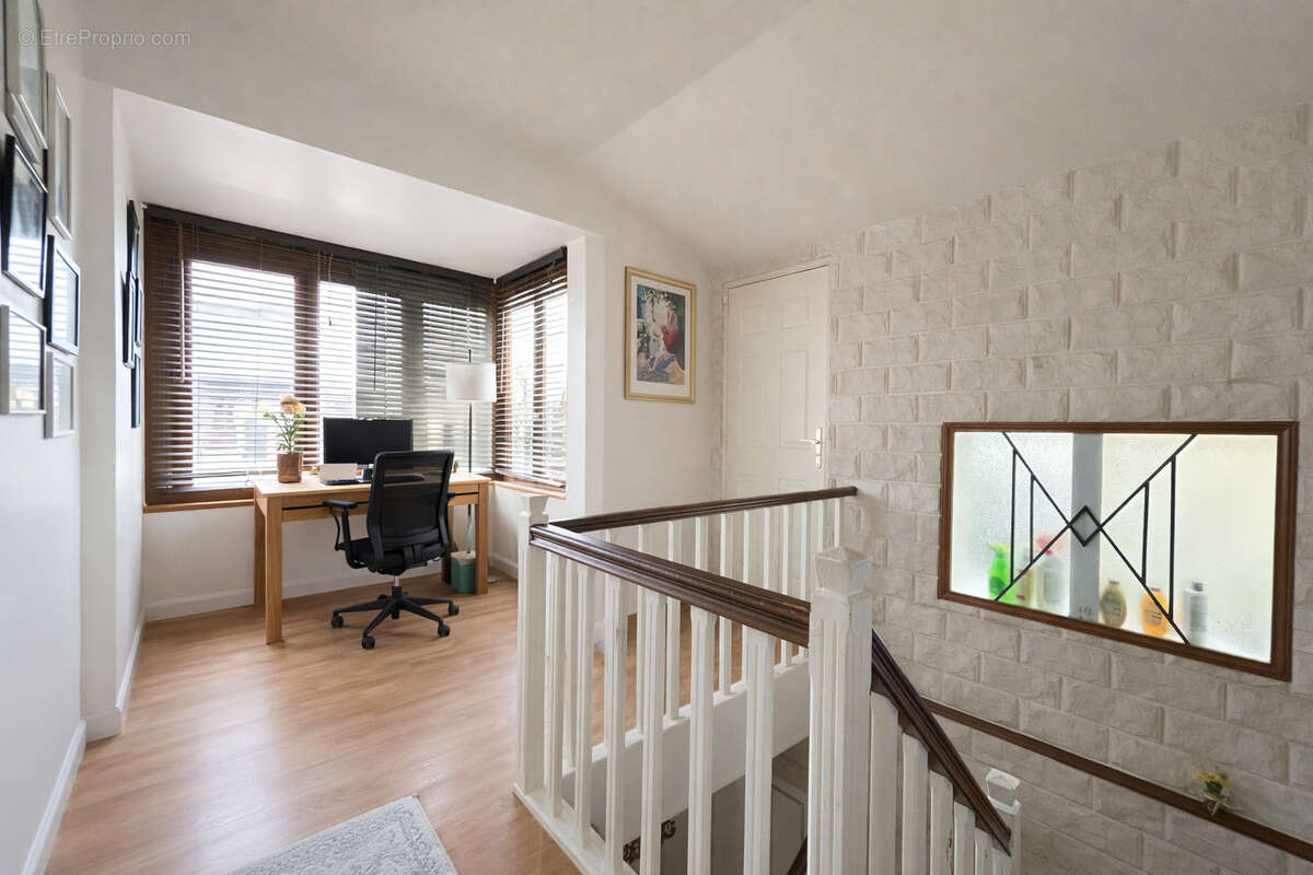 ChatGPT Image 16 févr - Maison à YERRES