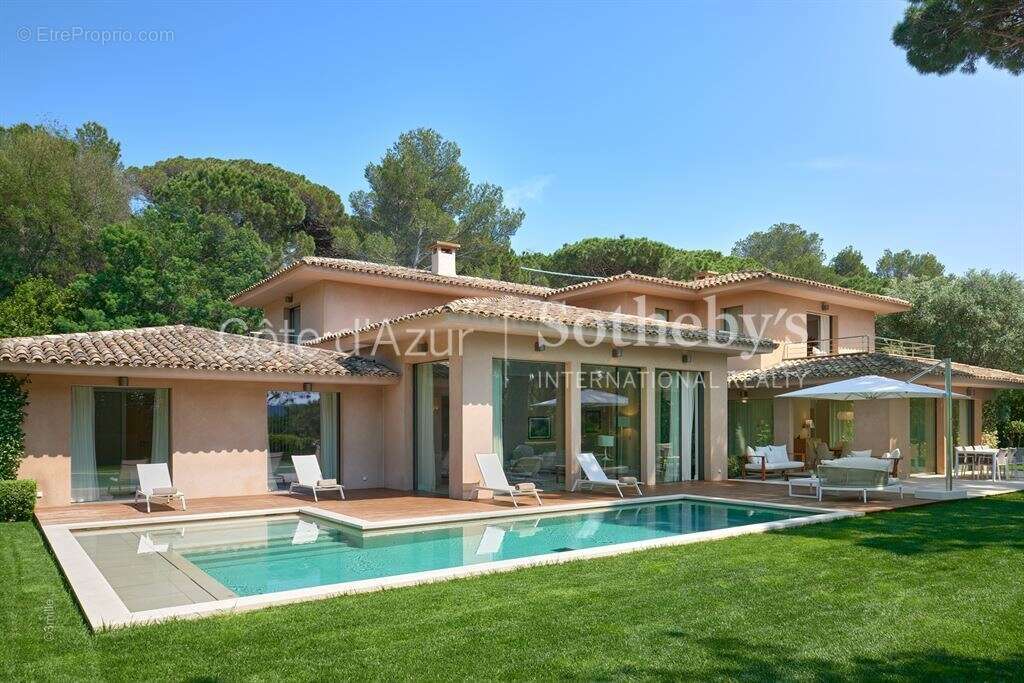 Luxueuse villa face à la mer - Les Parcs de Saint Tropez. - photo 3