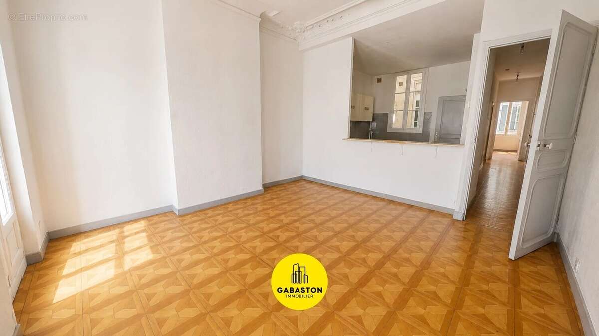 Appartement à MARSEILLE-2E