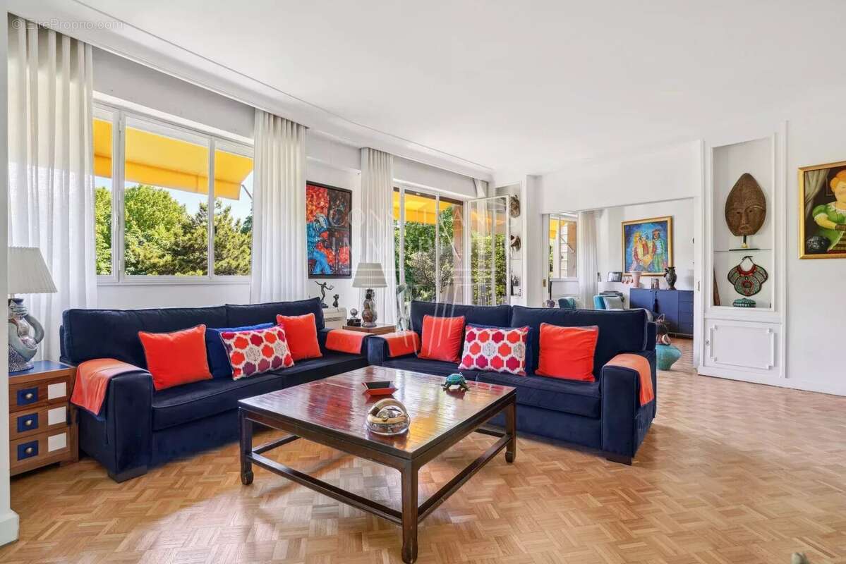 Appartement à NEUILLY-SUR-SEINE