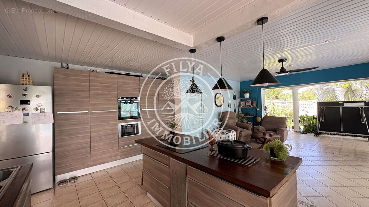 Maison à REMIRE-MONTJOLY