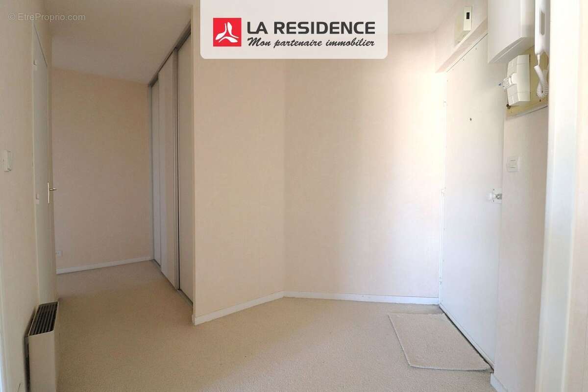 Appartement 66 m² à Buc  - photo 4