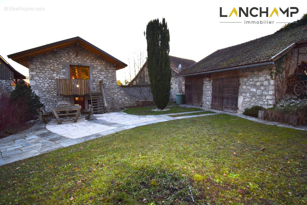 Maison de caractère avec jardin et grange - photo 4