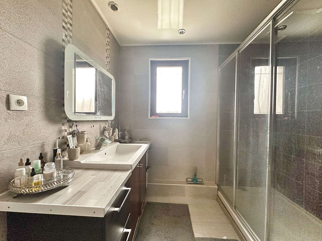 Maison à SAINT-PIERRE-DU-PERRAY