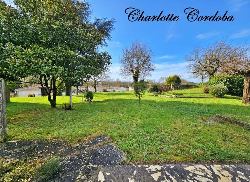 Maison à FEUGAROLLES