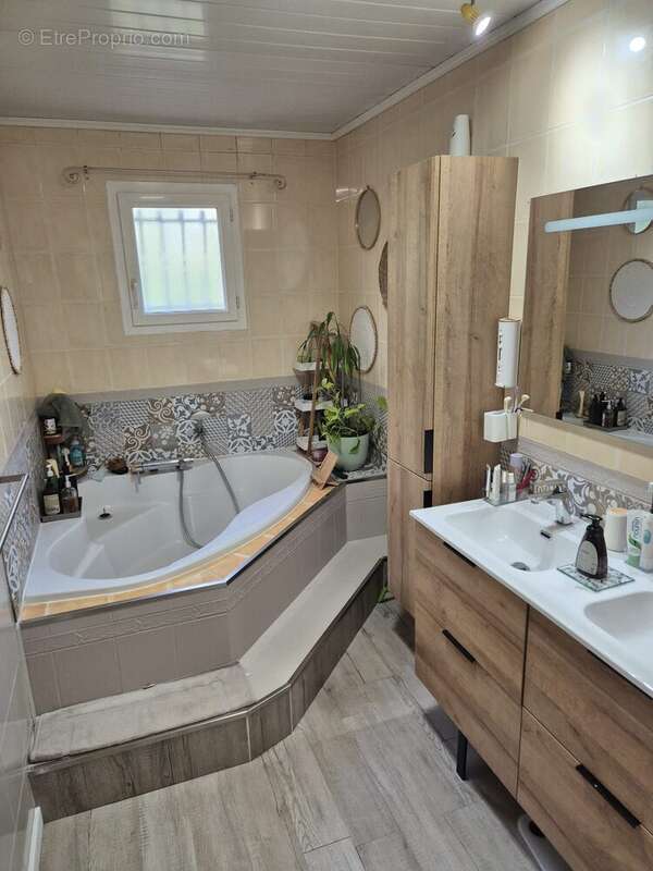 Maison à AMBARES-ET-LAGRAVE