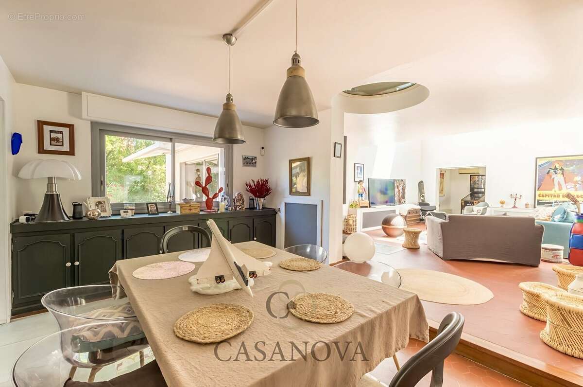 Maison à SAINT-JEAN-DE-VEDAS