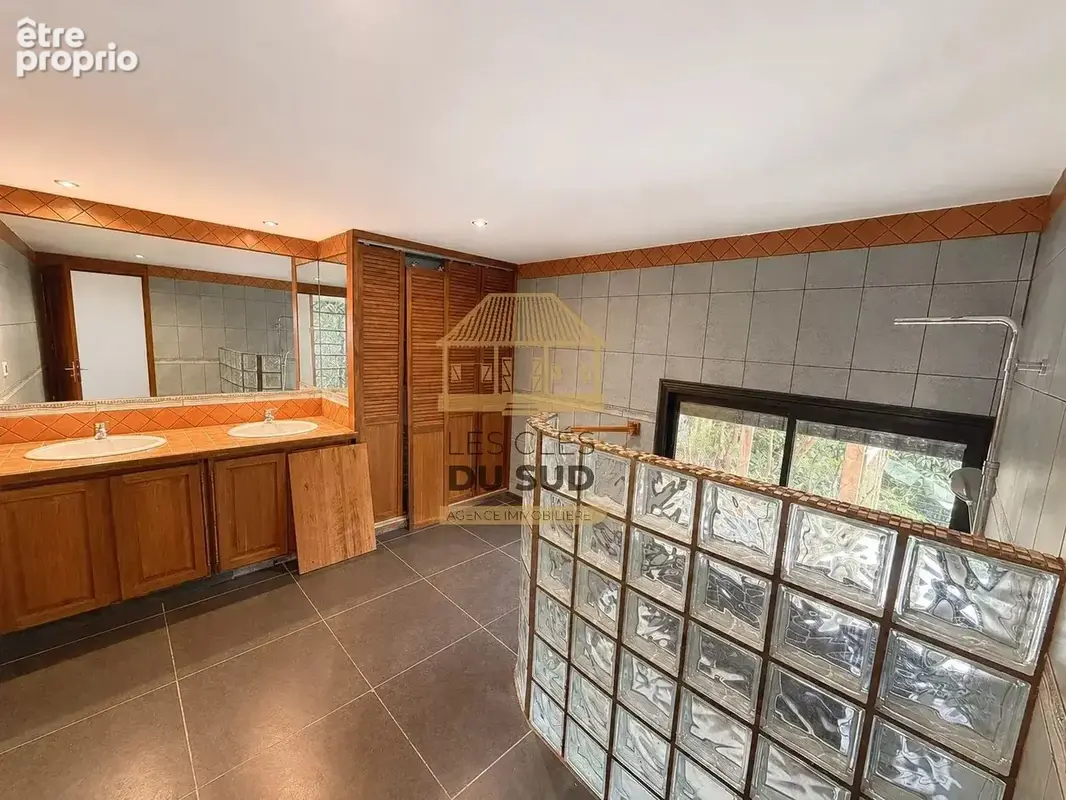 À vendre - maison de type t5  de 161,66 m² environ - saint-joseph - 279 900€ - photo 9