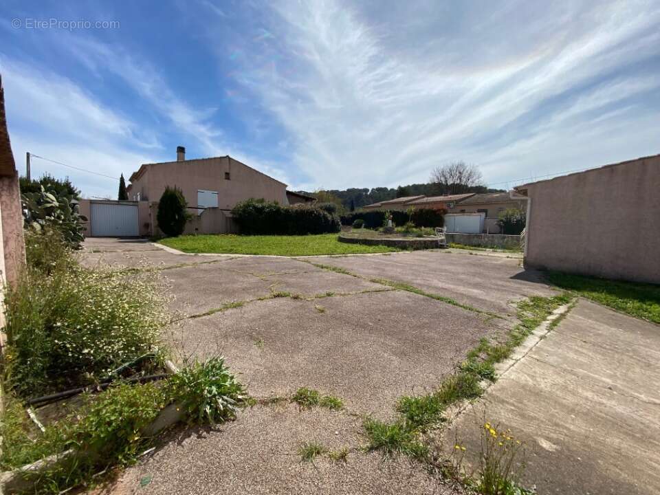 Terrain 811 m² à Pierrefeu-Du-Var  - photo 4