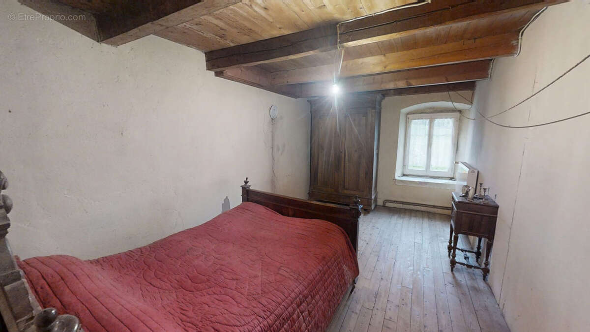 Maison à SAINT-JULIEN-MOLHESABATE