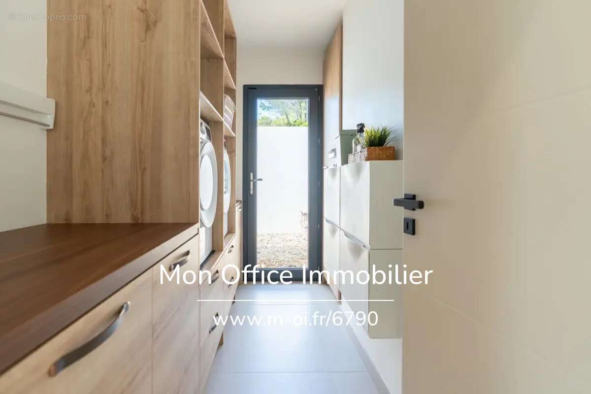 Maison à VENTABREN