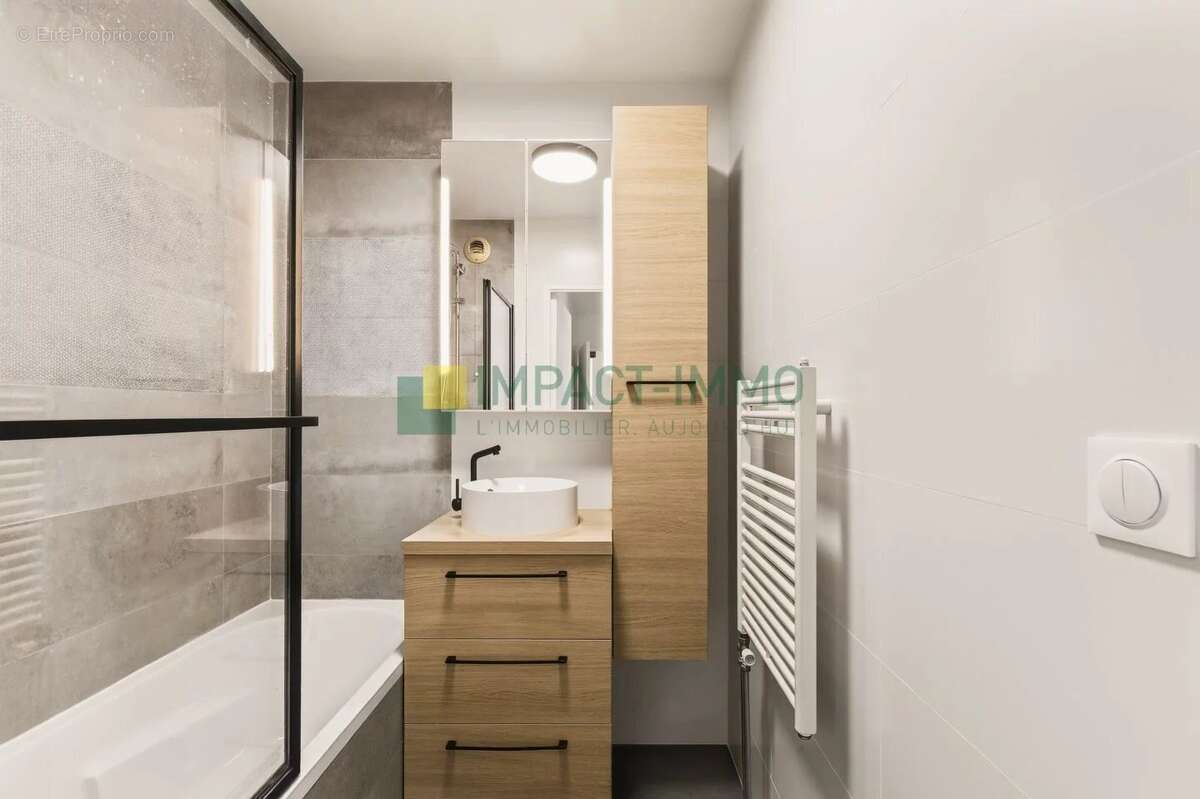 A vendre 3 pieces balcons cave (parking en sus.) en parfait etat - photo 7