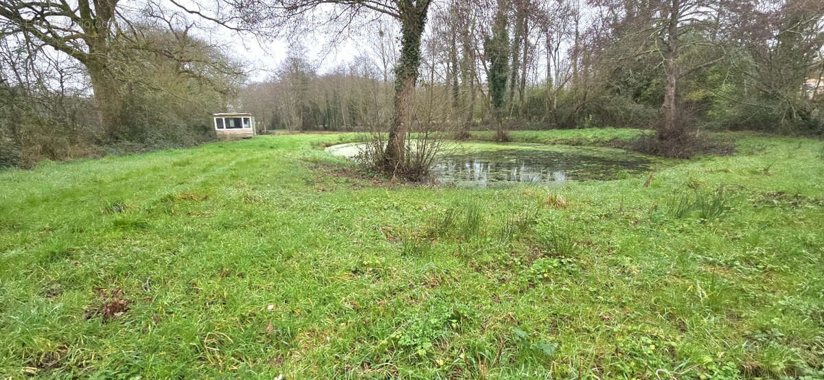 Terrain à MOUTIERS-LES-MAUXFAITS