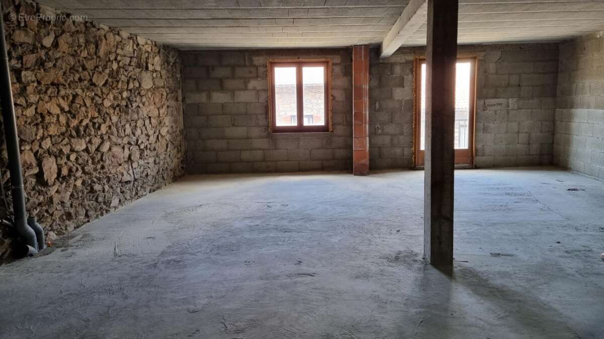 Appartement à DUNIERES