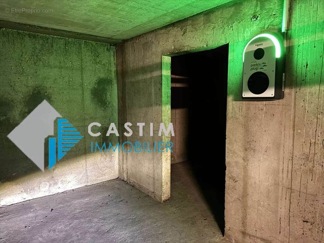 Parking à PARIS-14E