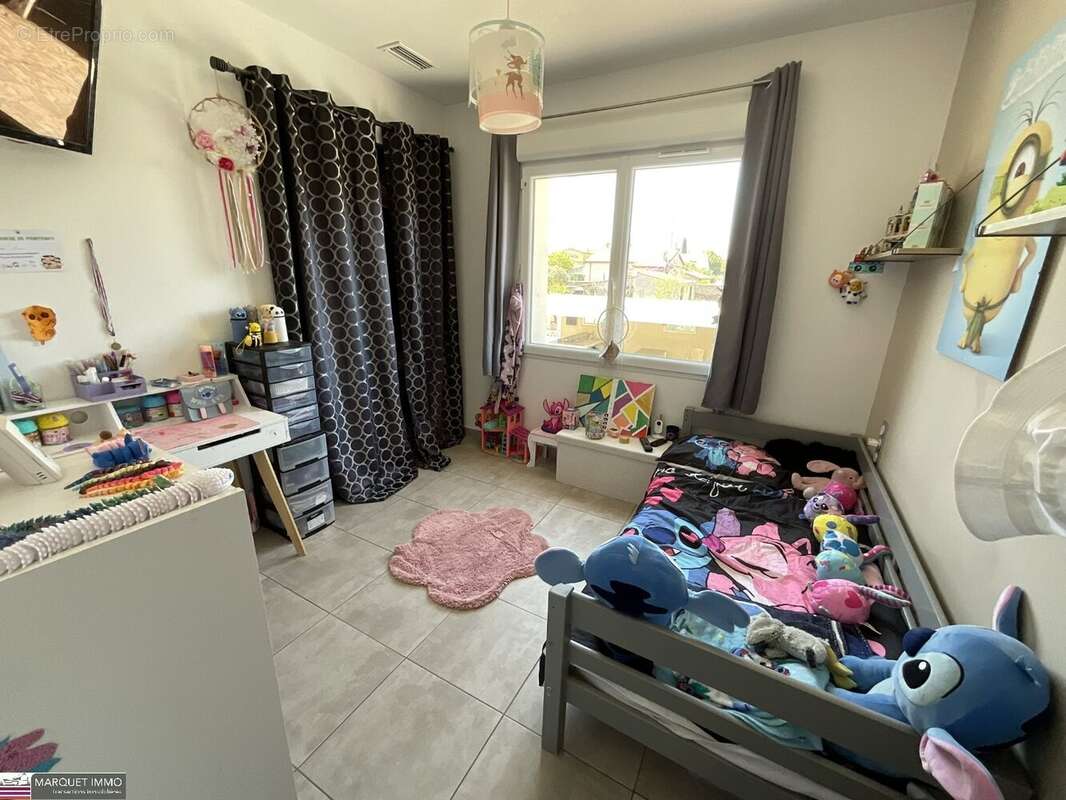 Beau potententiel !!! Pour cette lumineuse villa T4 offrant 92 m² + véranda de 37 m² + apt T2 de 50 m²  4 faces sur 1 069 m² ave - photo 18