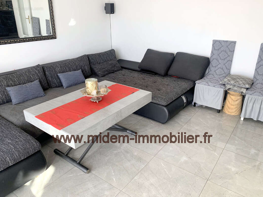 Nice Ouest Grand Arénas 4 pièces en bon état de 76 m2 + terrasse S/O 13 m2 vue ville et mer à 246000 euros - photo 2
