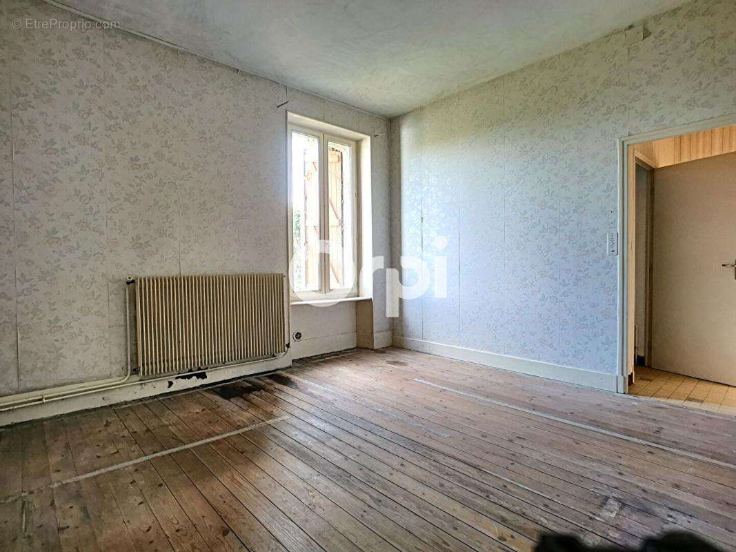 Maison à NERIS-LES-BAINS