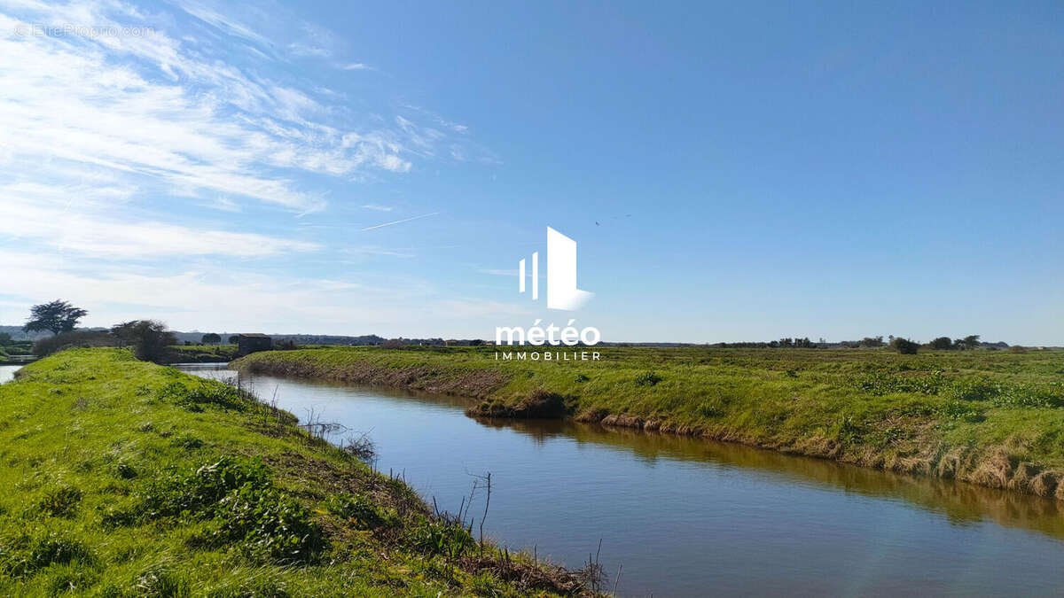 Terrain à JARD-SUR-MER