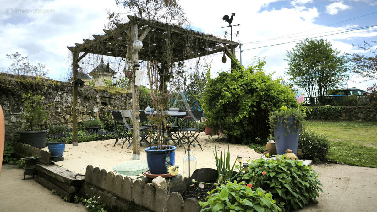 Maison à BRISSAC-QUINCE