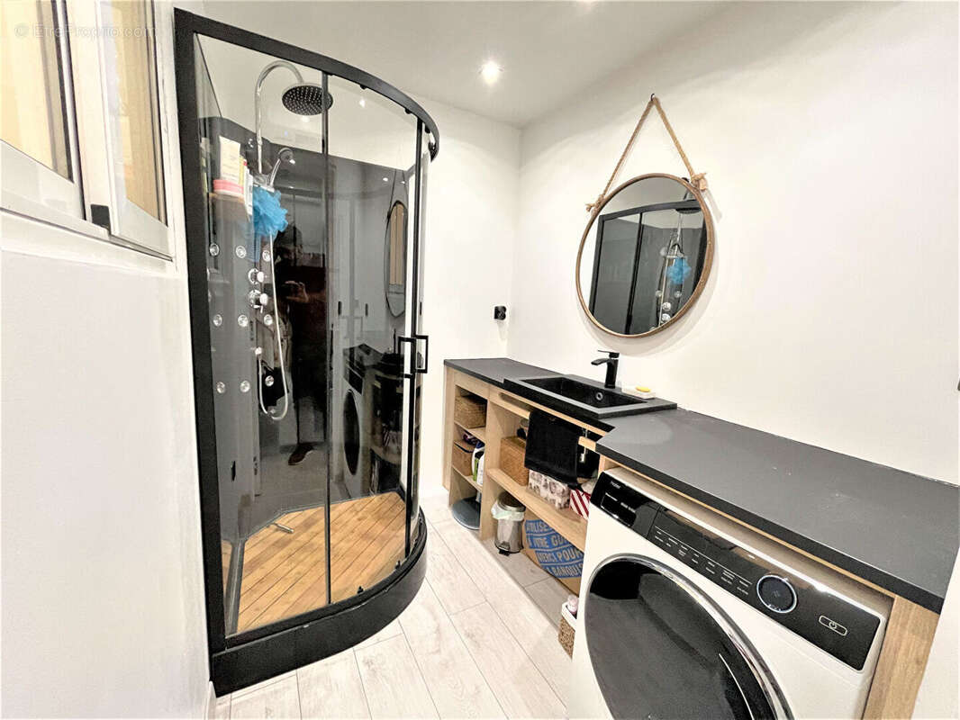 Appartement à SAINT-LAURENT-DU-VAR