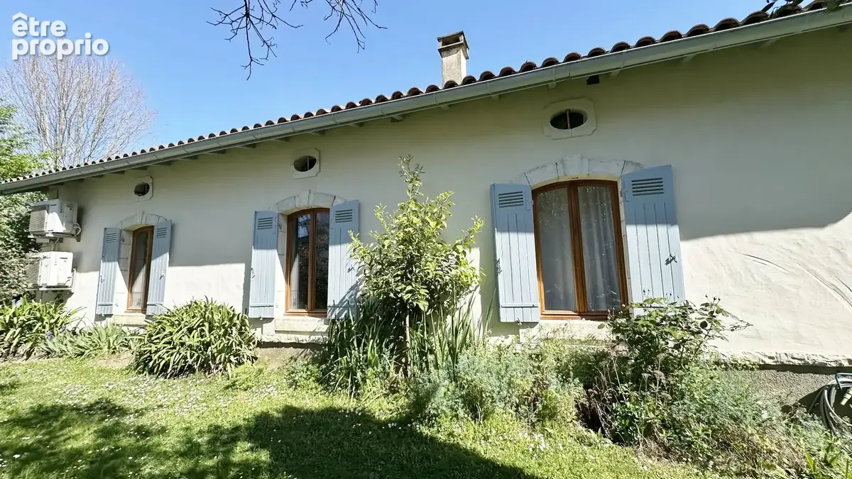 Maison de caractere du 18ème de type t9 de 235 m2 - photo 2