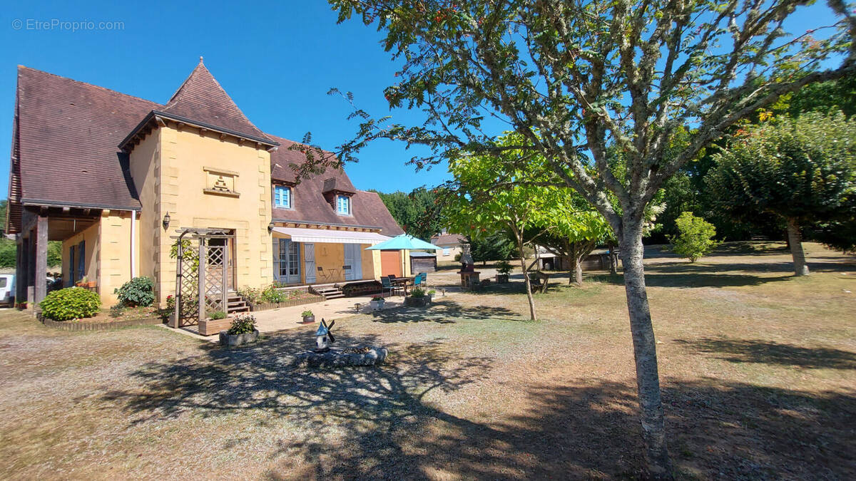 Maison à CENAC-ET-SAINT-JULIEN