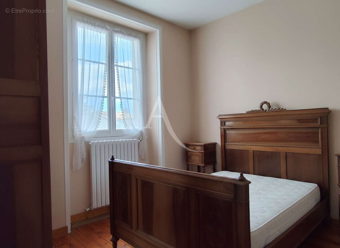 Maison de caractère au coeur du Bourg d'Olonne-sur-Mer  (5 chambres, garage, jardin) - photo 6