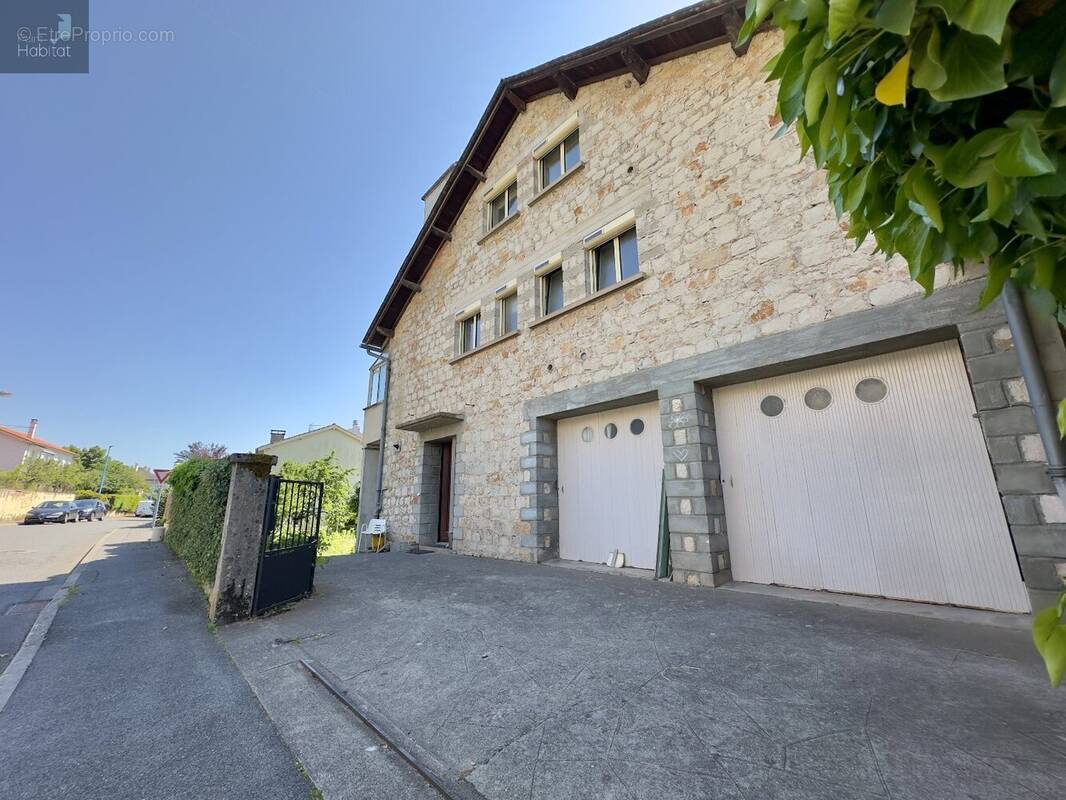 Maison à ONET-LE-CHATEAU