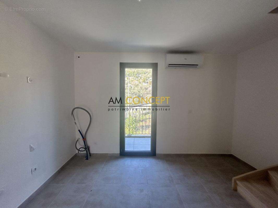 Appartement à CHATEAUNEUF-VILLEVIEILLE