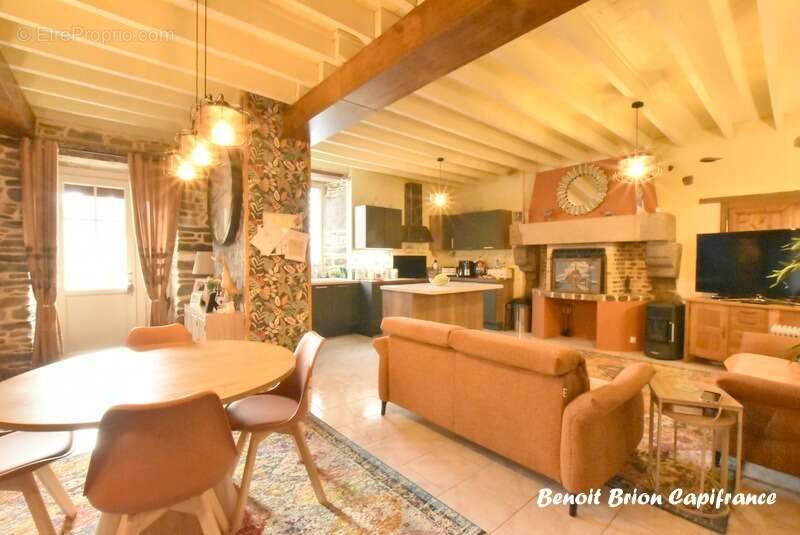 Maison à FOUGEROLLES-DU-PLESSIS