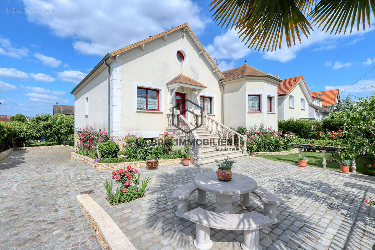 Maison à VILLECRESNES