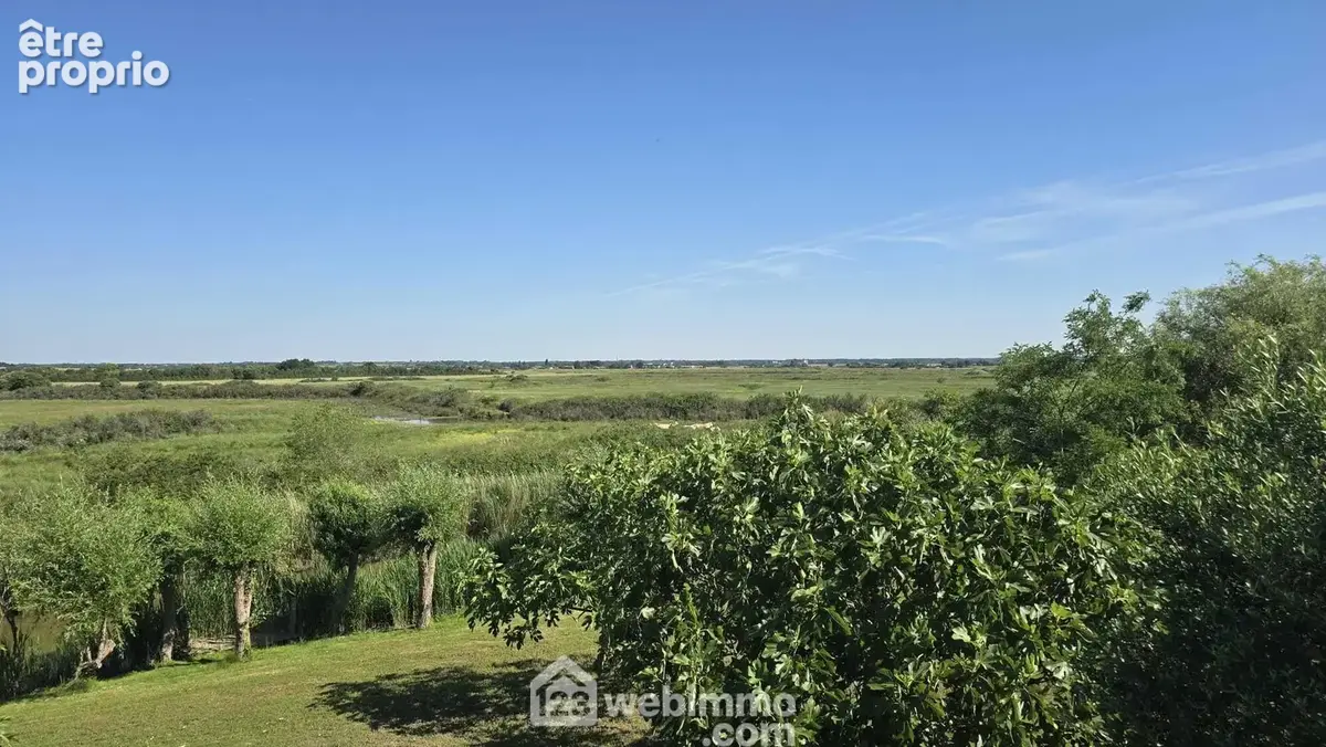 Terrain constructible avec vue sur les marais.