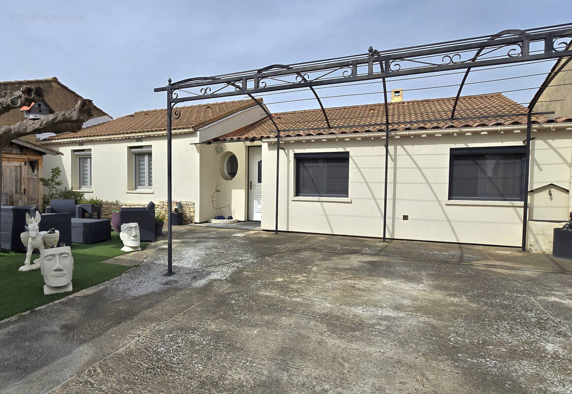 Maison à L'ISLE-SUR-LA-SORGUE