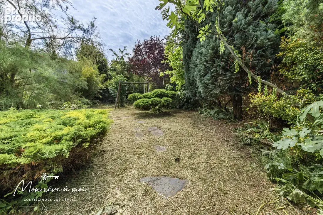 Maison de 168m2 lumineuse et au calme avec piscine, jardin et parkings - photo 16