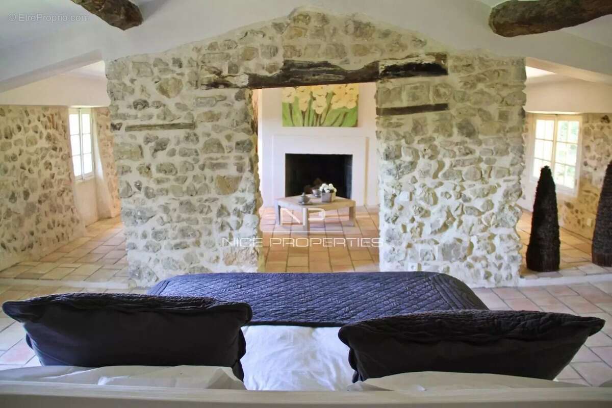 Maison à VALBONNE