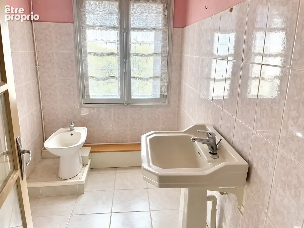 MAISON DE BOURG DE 160 M2 avec Cour et Garage. - photo 10