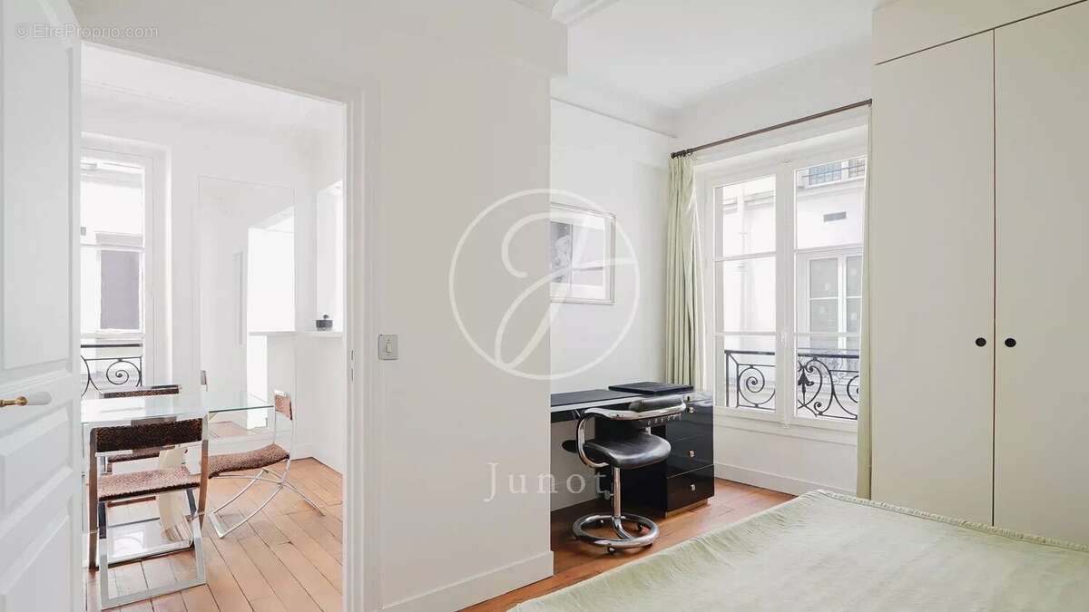 Appartement à PARIS-3E