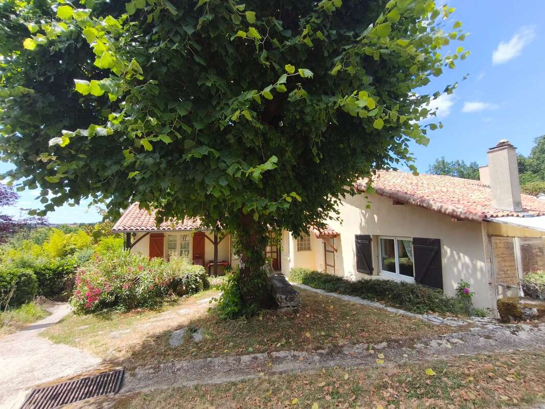 Maison 172 m² à Condac  - photo 17