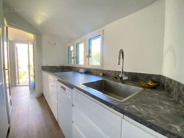 Maison de charme de 79,21 m2 habitables et de 88 m2 au sol avec cheminee, dependance/serre de 12m2 et jardin - photo 10