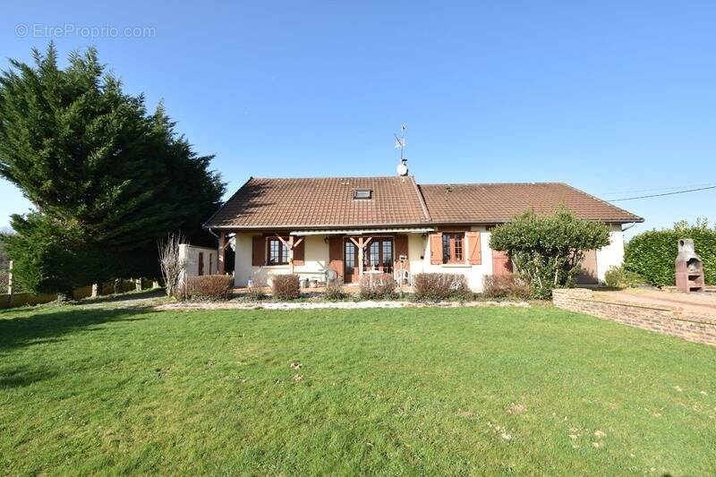 Maison à SAVIGNY-POIL-FOL