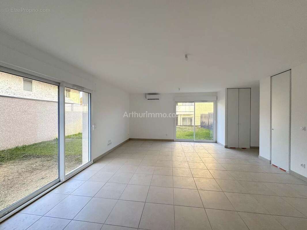 Maison à VEZERONCE-CURTIN