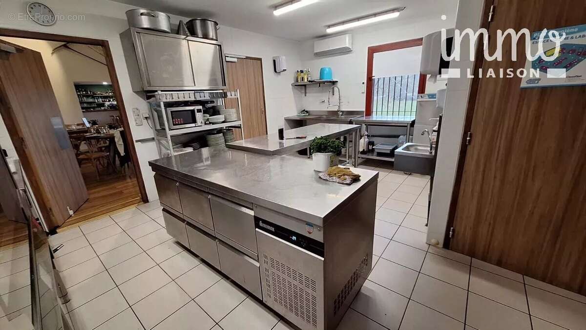 Commerce à SAINT-ANDRE-DE-CRUZIERES