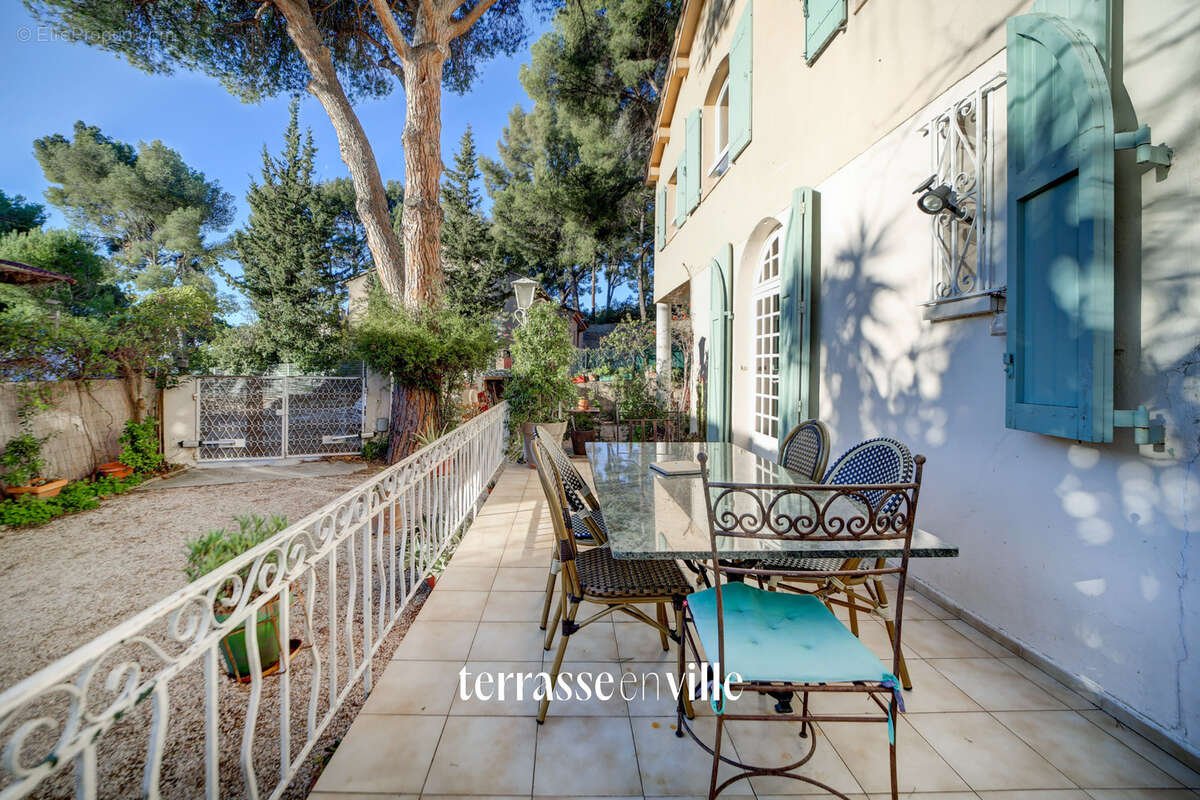 Maison à SAINT-CYR-SUR-MER