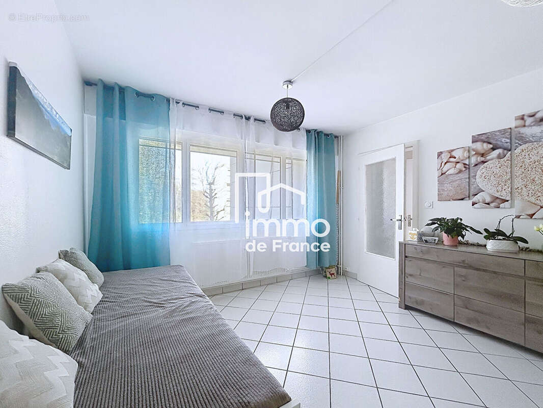 T4 de 92m² avec terrasse vue Mont-Blanc - Gex - photo 3