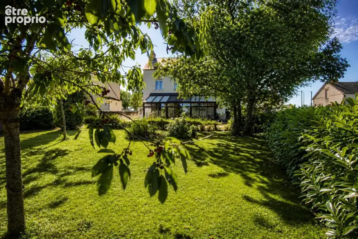 Maison Bourgeoise de 8 pièces de 185 m² à Châteaumeillant - photo 3